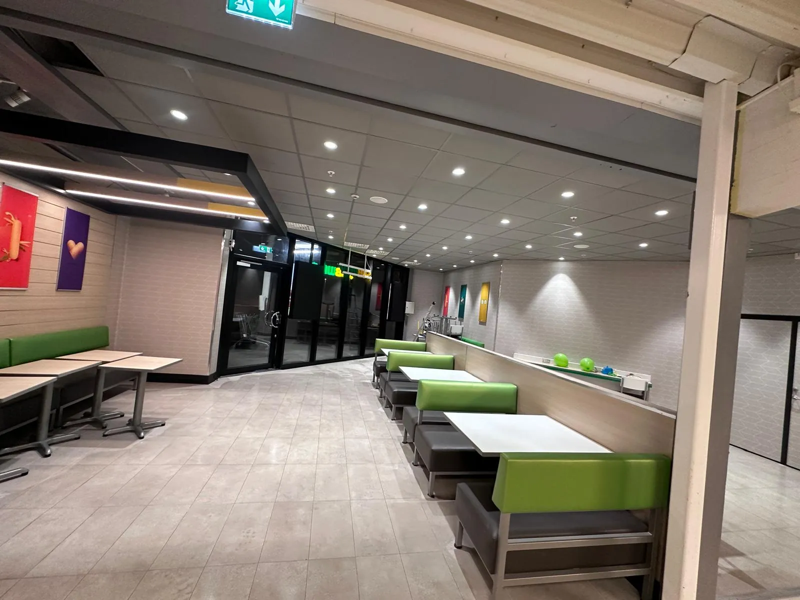 Målning och golvläggning